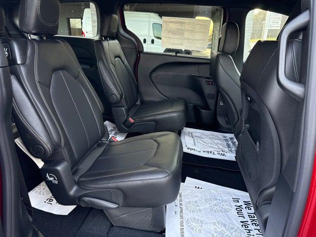 2026 Chrysler Pacifica Select AWD