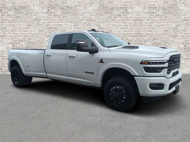 2026 RAM Ram 3500 RAM 3500 LIMITED CREW CAB 4X4 8 BOX