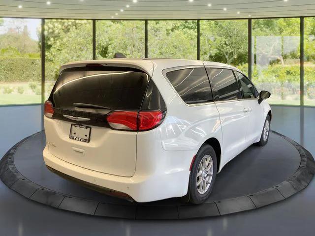 2026 Chrysler Voyager VOYAGER LX