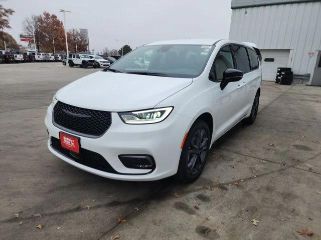 2026 Chrysler Pacifica PACIFICA SELECT AWD