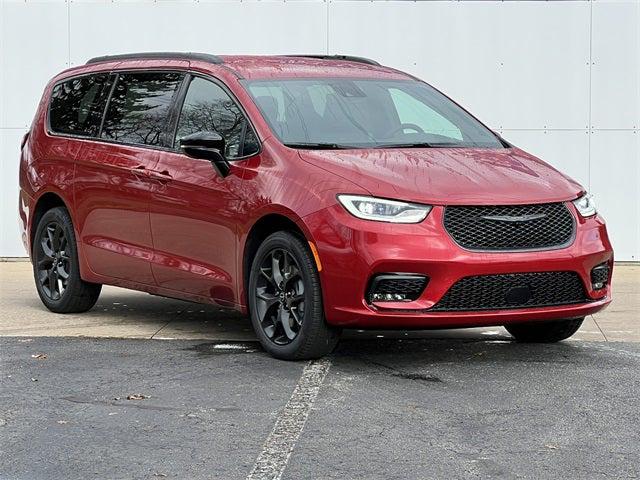 2026 Chrysler Pacifica PACIFICA SELECT AWD