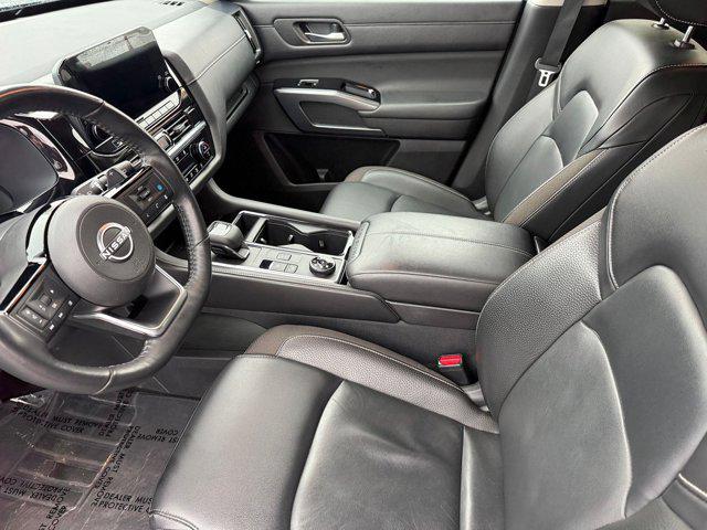 2023 Nissan Pathfinder SL 4WD