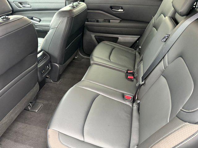2023 Nissan Pathfinder SL 4WD