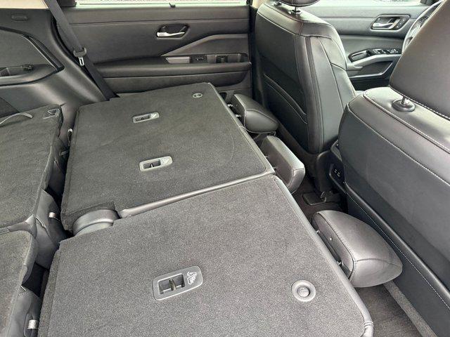 2023 Nissan Pathfinder SL 4WD