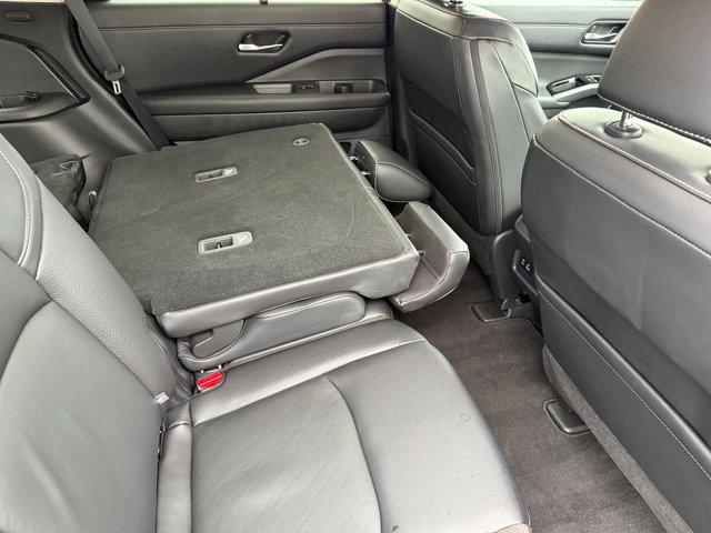 2023 Nissan Pathfinder SL 4WD