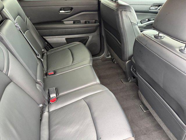 2023 Nissan Pathfinder SL 4WD