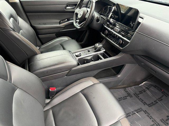 2023 Nissan Pathfinder SL 4WD