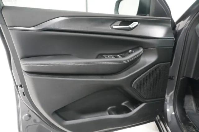 2025 Jeep Grand Cherokee Laredo X 4x2