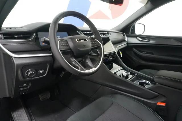 2025 Jeep Grand Cherokee Laredo X 4x2