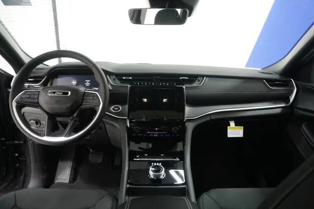 2025 Jeep Grand Cherokee Laredo X 4x2