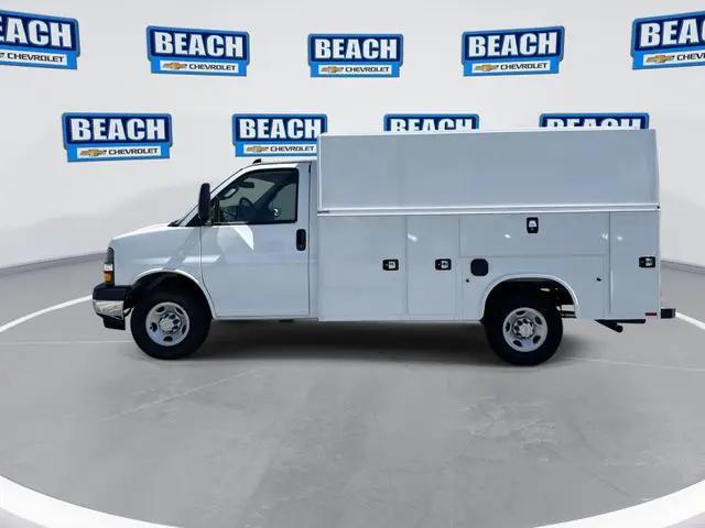 2025 Chevrolet Express Cutaway Work Van