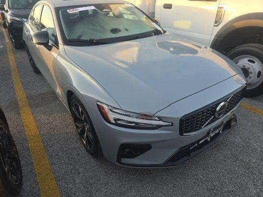 2024 Volvo S60 B5 Core Dark Theme