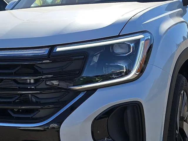 2026 Volkswagen Atlas Cross Sport SE with Technology