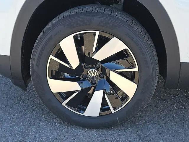 2026 Volkswagen Atlas Cross Sport SE with Technology