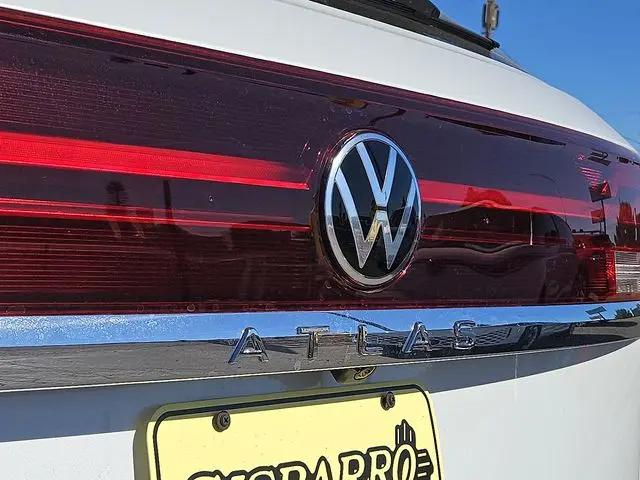 2026 Volkswagen Atlas Cross Sport SE with Technology