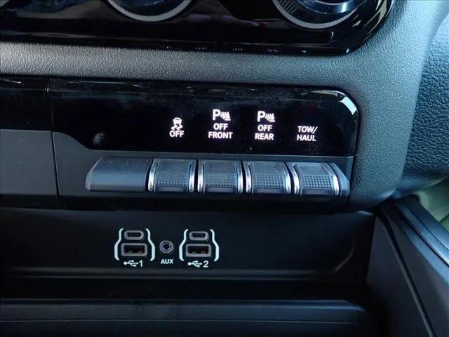 2026 Ram 1500 Express Crew Cab 4x4 57 Box