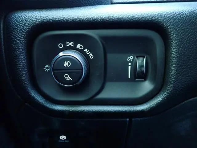 2026 Ram 1500 Express Crew Cab 4x4 57 Box