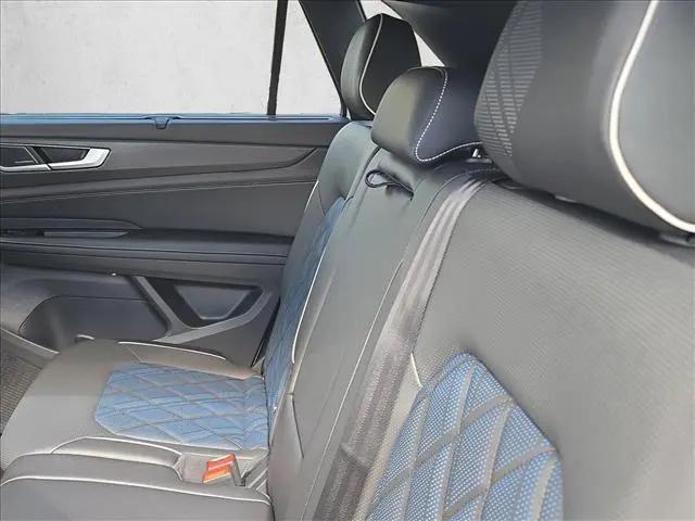 2026 Volkswagen Atlas Cross Sport SEL Premium R-Line