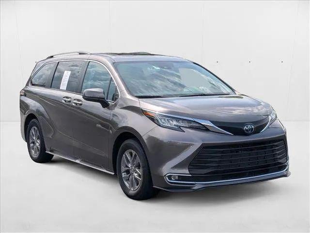 2023 Toyota Sienna XLE