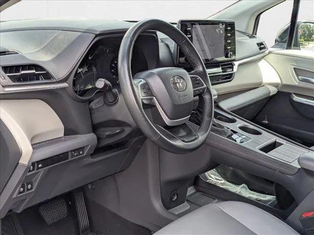 2023 Toyota Sienna XLE