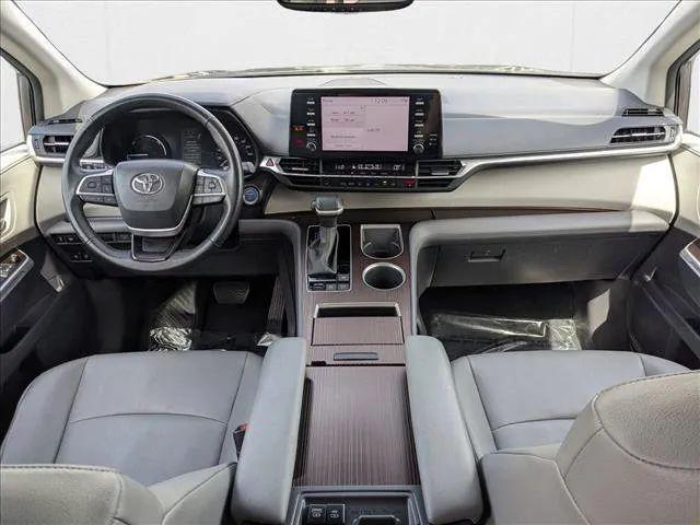 2023 Toyota Sienna XLE