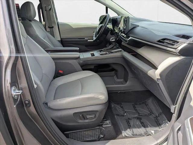 2023 Toyota Sienna XLE