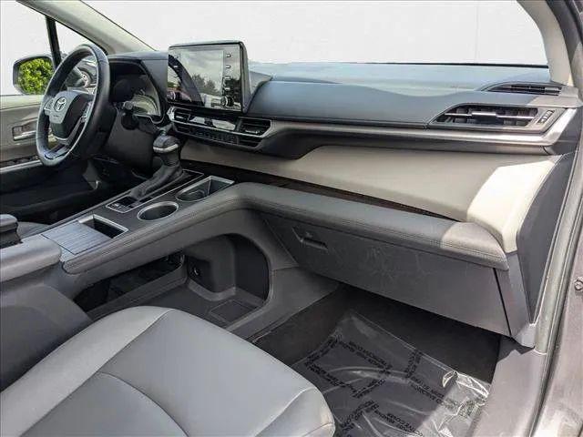 2023 Toyota Sienna XLE
