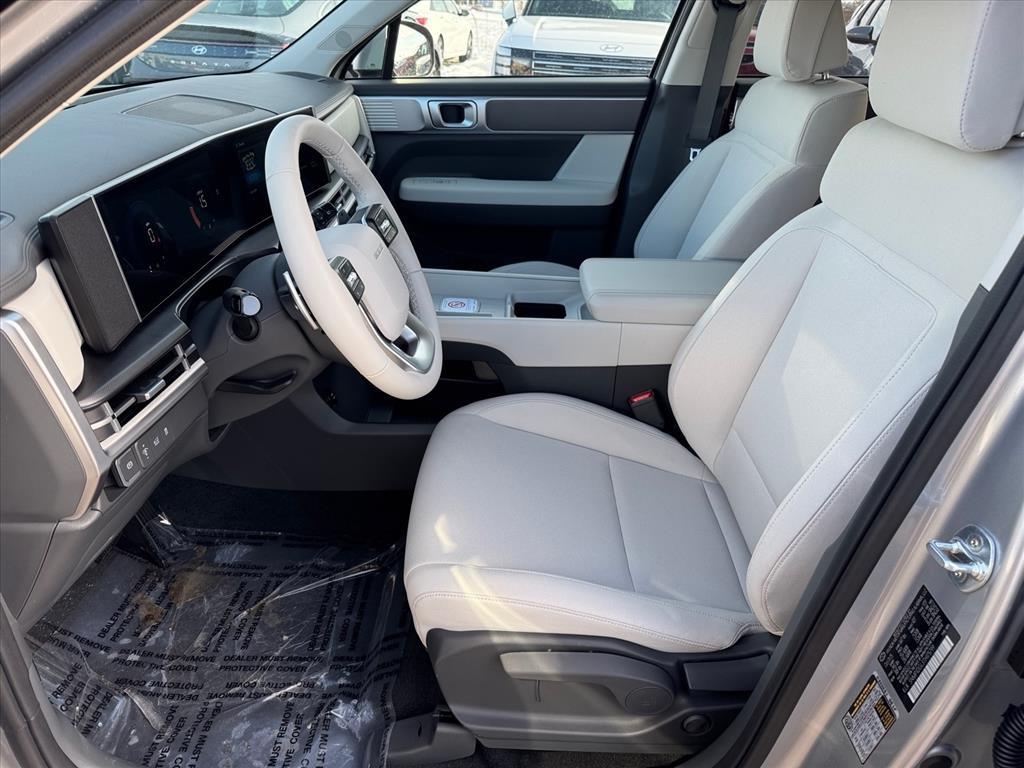 New 2026 Shimmering Silver Pearl Hyundai SE image 4