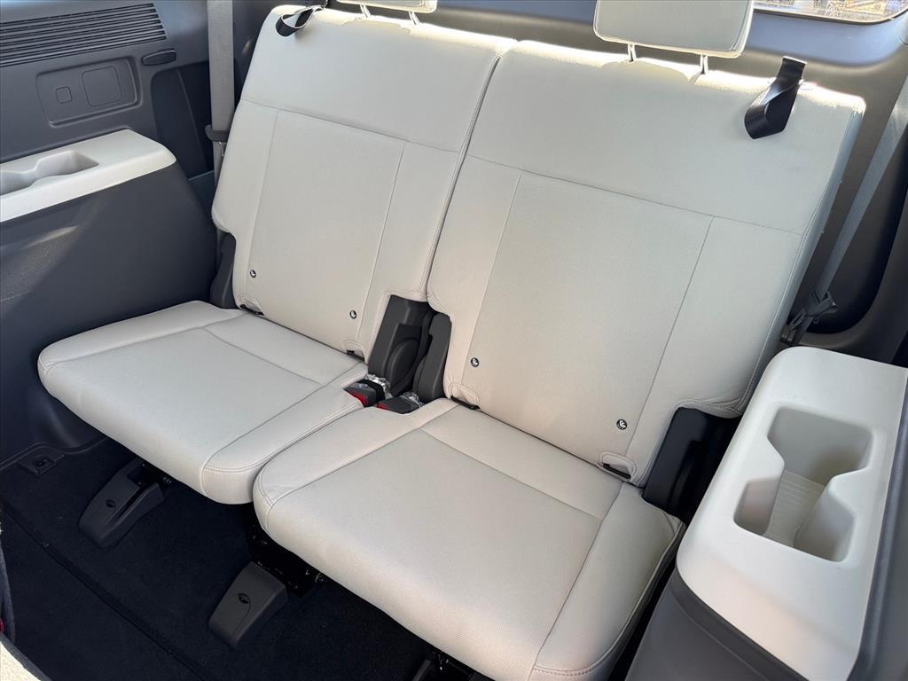 New 2026 Shimmering Silver Pearl Hyundai SE image 6