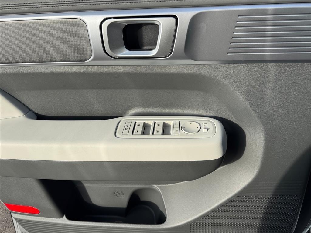New 2026 Shimmering Silver Pearl Hyundai SE image 10