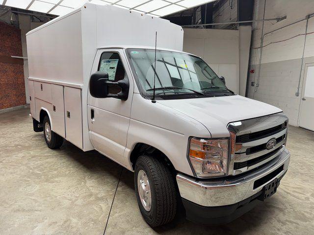 2026 Ford E-350 Cutaway Base