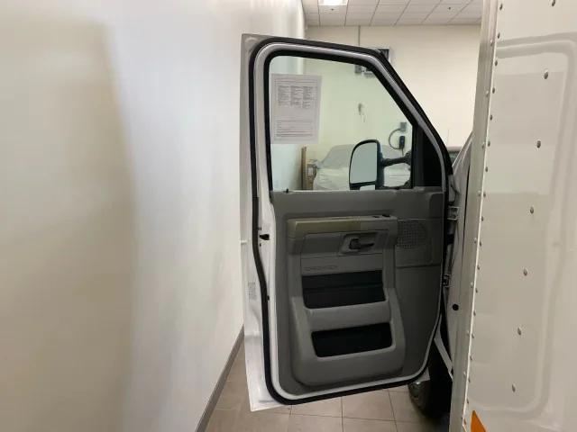 2023 Ford E-450 Cutaway Chassis 176" WB