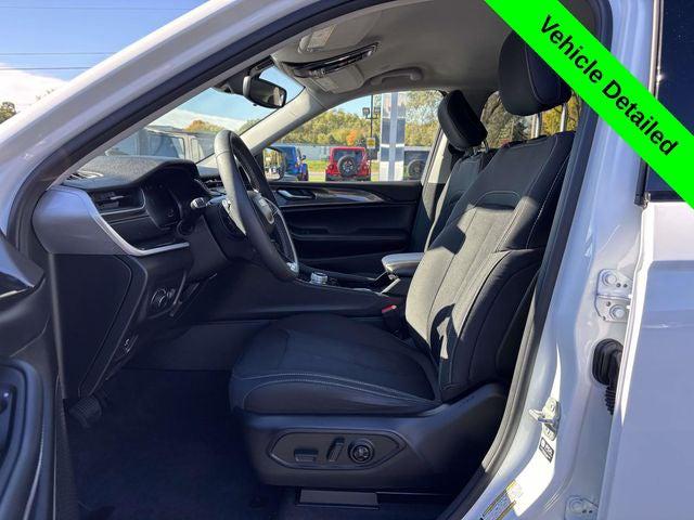 2022 Jeep Grand Cherokee L Laredo 4x4 2022 Jeep Grand Cherokee L Laredo 4x4