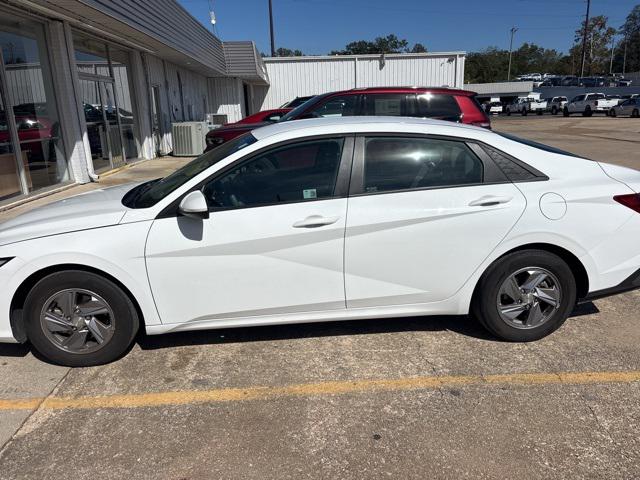 2024 Hyundai Elantra SE 2024 Hyundai Elantra SE