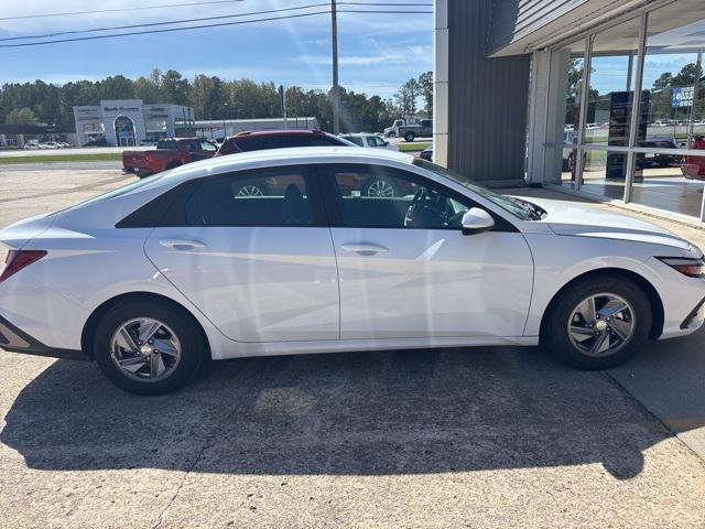 2024 Hyundai Elantra SE 2024 Hyundai Elantra SE