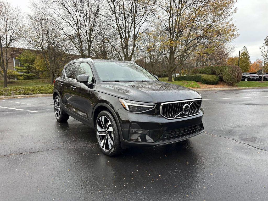 /2025 Volvo XC40