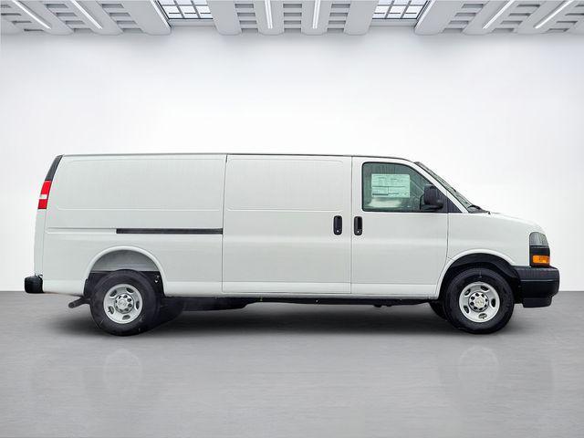2025 Chevrolet Express Cargo Van RWD 3500 Extended Wheelbase WT