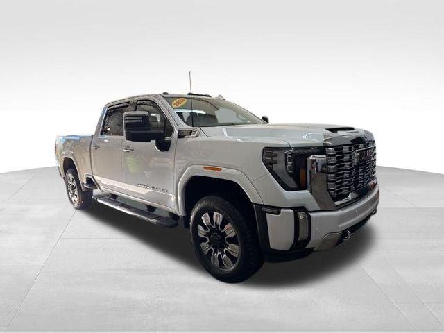 2024 GMC Sierra 2500HD 4WD Crew Cab Standard Bed Denali