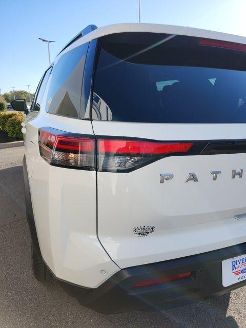 2025 Nissan Pathfinder SV FWD