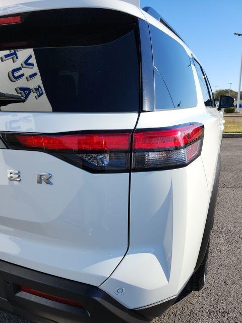 2025 Nissan Pathfinder SV FWD