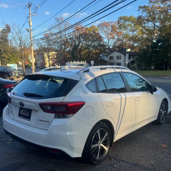 2022 Subaru Impreza Premium 5-Door