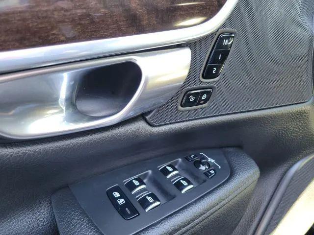 2018 Volvo S90 T5 Momentum