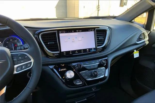 2026 Chrysler Pacifica Select AWD