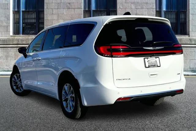 2026 Chrysler Pacifica Select AWD