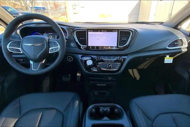 2026 Chrysler Pacifica Select AWD
