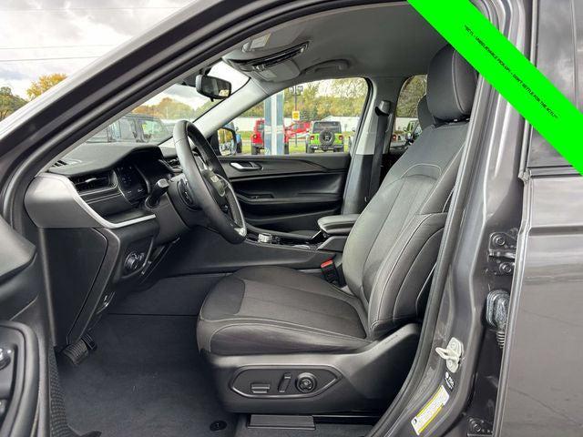 2023 Jeep Grand Cherokee L Laredo 4x4 2023 Jeep Grand Cherokee L Laredo 4x4