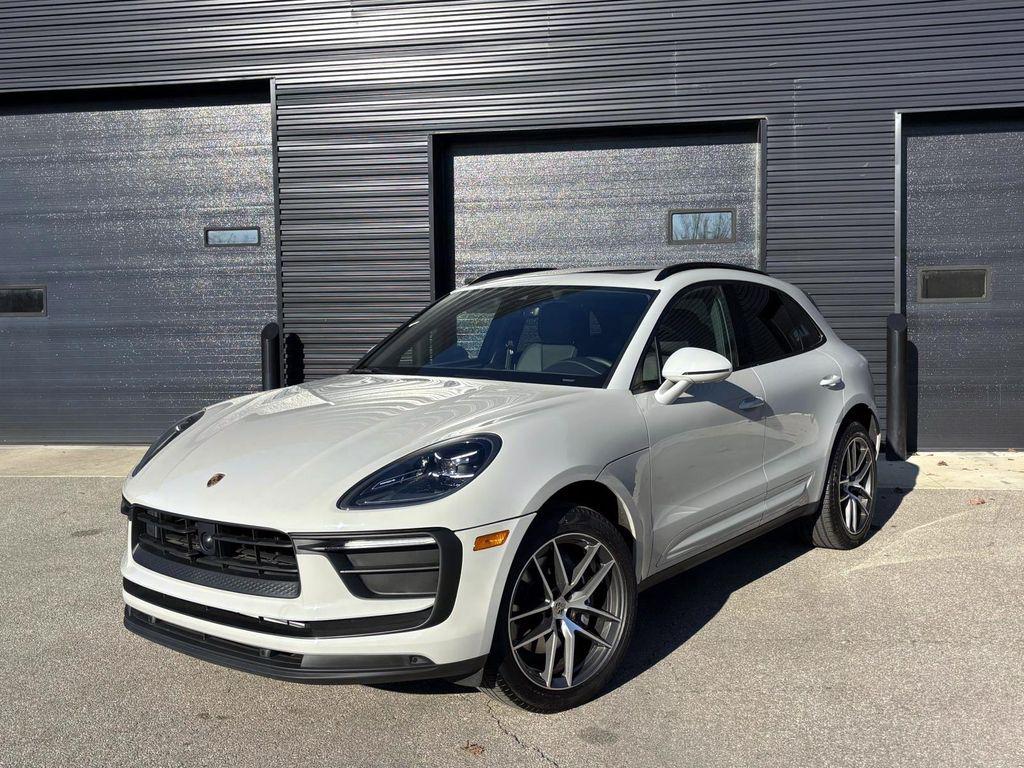/2024 Porsche Macan