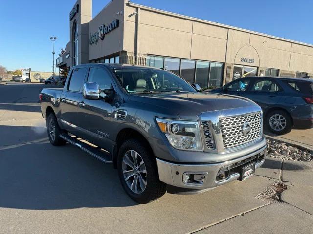 2017 Nissan TITAN SL