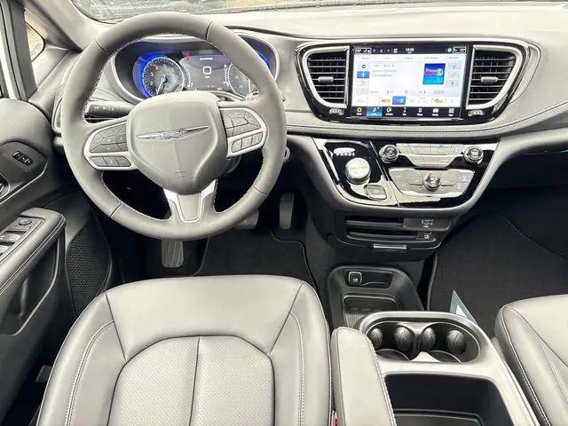 2026 Chrysler Pacifica Select AWD