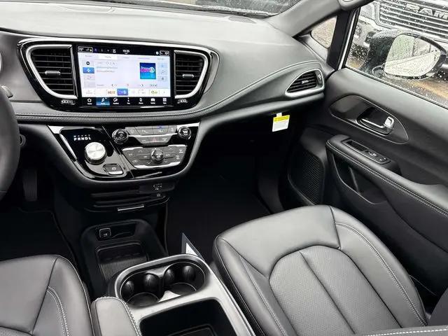 2026 Chrysler Pacifica Select AWD